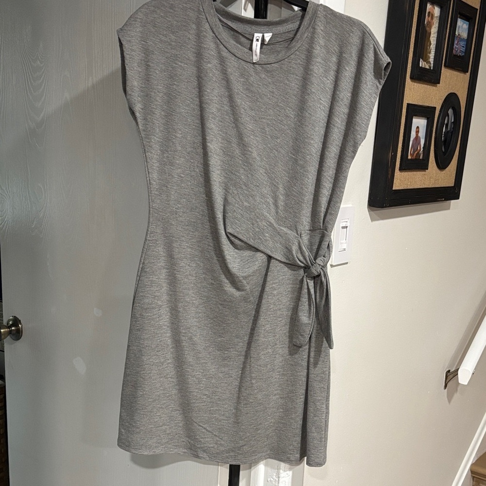 Cable & Gauge Gray Tie-Waist Dress